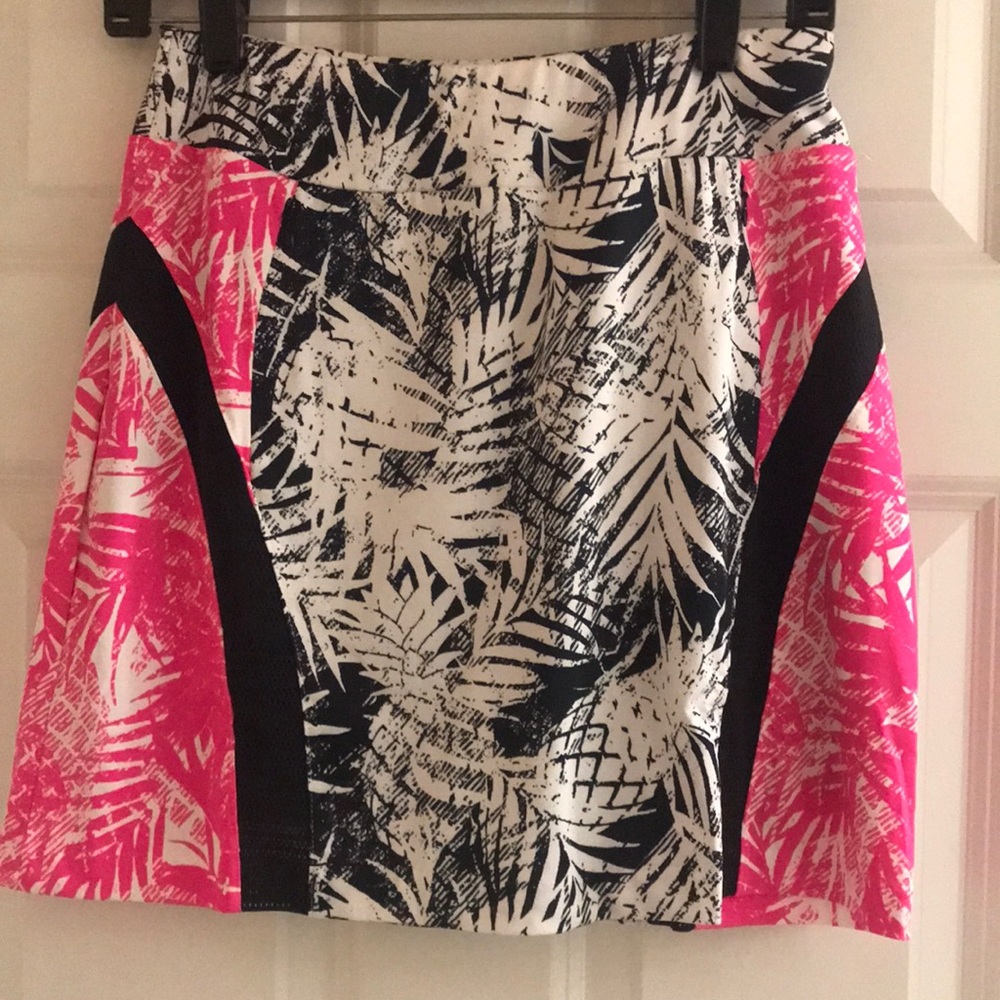 Tail White Black Hot Pink Printed Skort